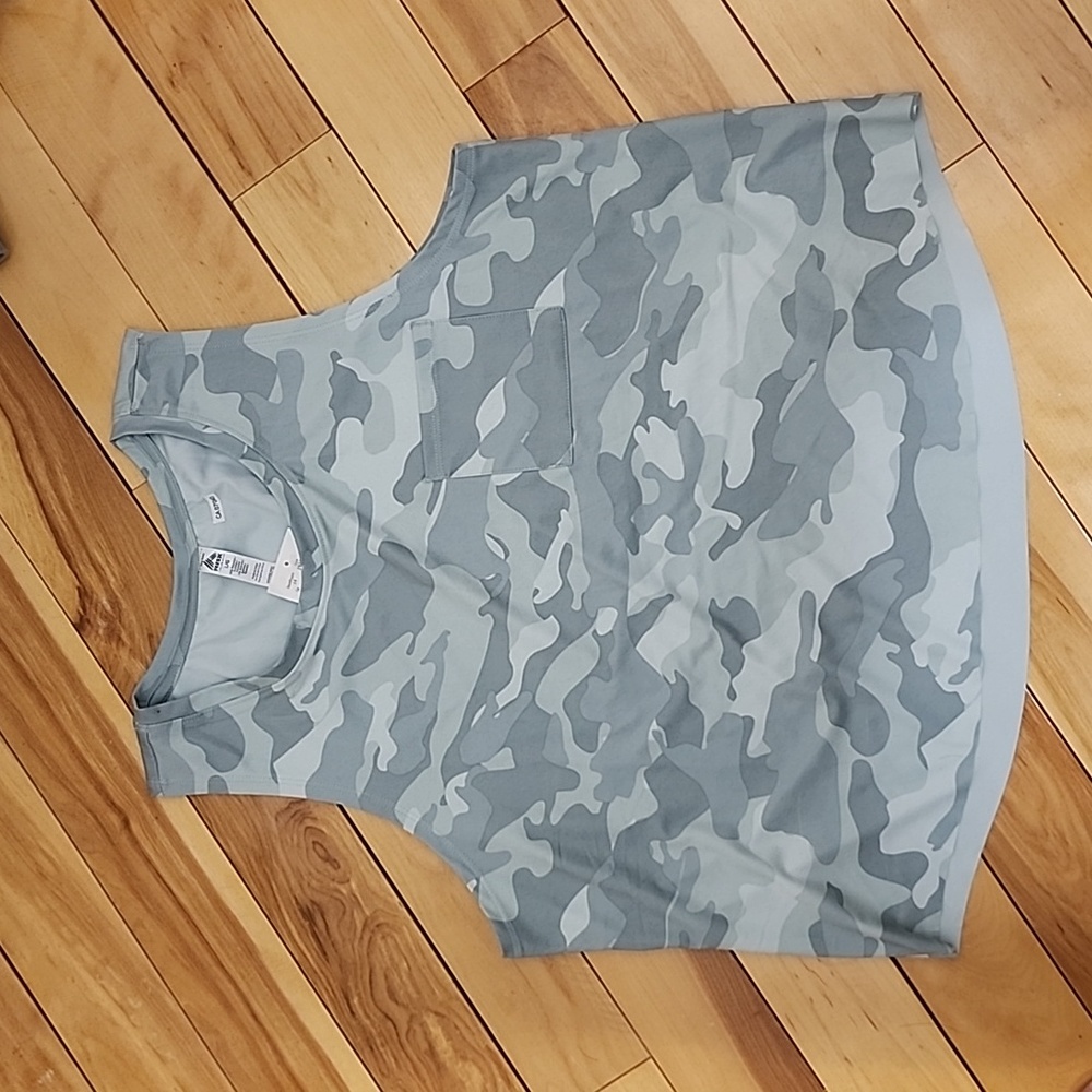 Woman's RBX Camo Crop Tank NWT